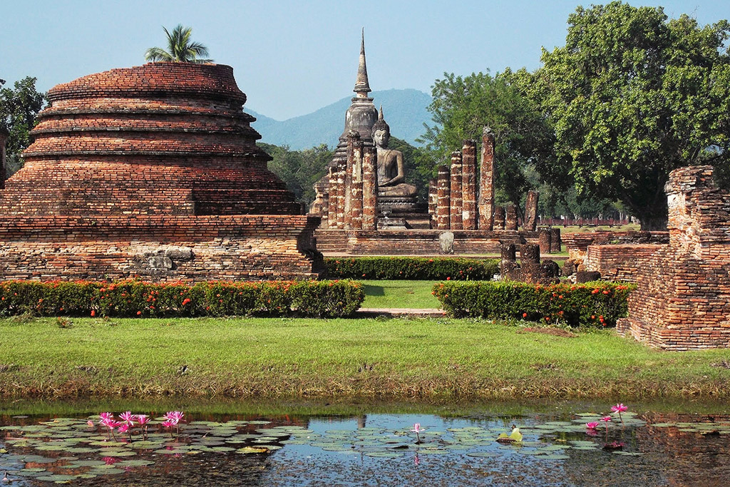 SUKHOTHAI - 200 temples at your choice