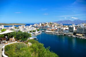 Agios Nicolaos' central gem, Lake Voulismeni.
