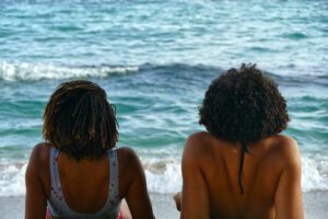 Two women on one of the best beaches in Martinique that you can reach by public bus.